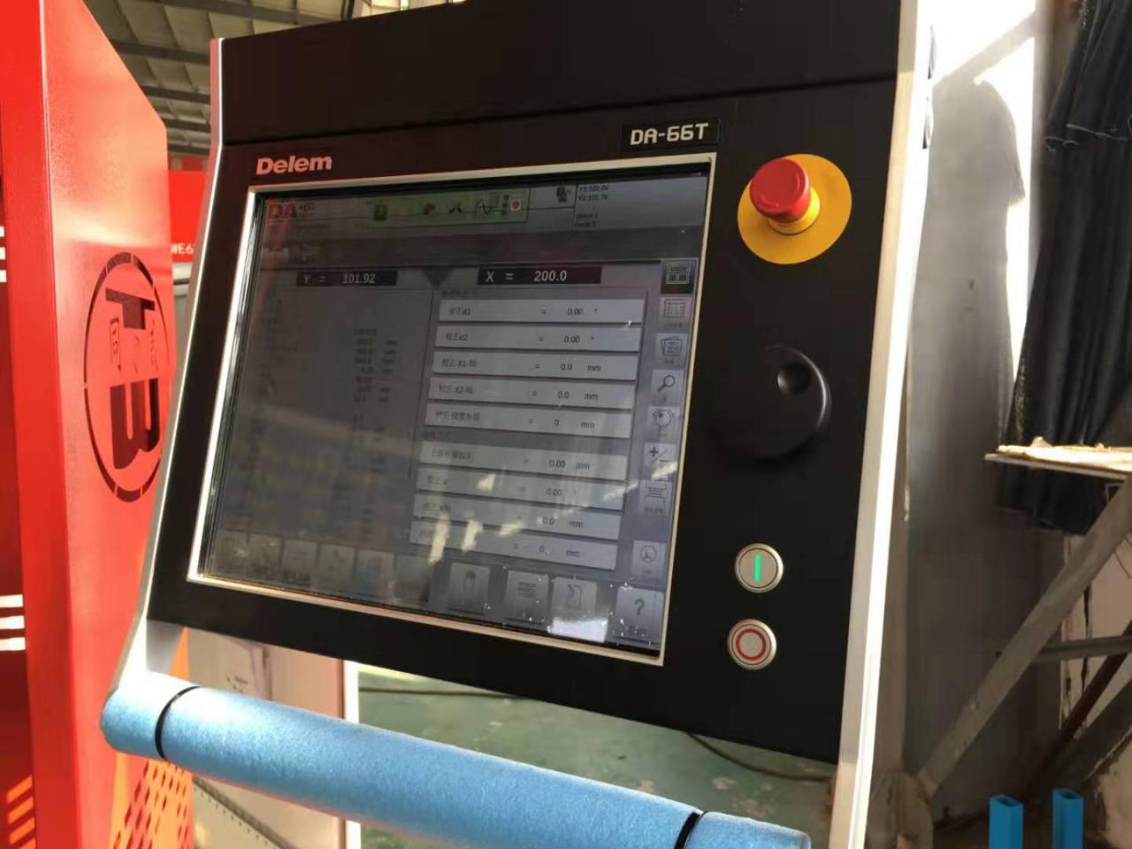 Hydraulic Stainless Steel Wc67y/k-300/6000 Mould Crowning Press Brake Hydraulinen ruostumaton teräs Wc67y/k-300/6000 muotin kruunupuristin jarru