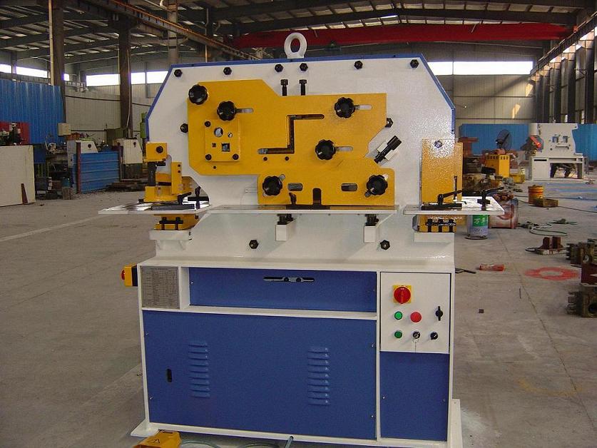 Manual Punch Iron Worker / Hydraulic Ironworker Machine Manuaalinen Punch Iron Worker / Hydraulic Ironworker Machine
