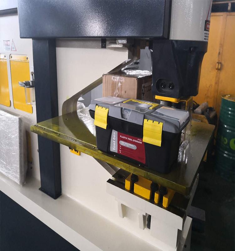 Metal Cutting Hydraulic Steelworkers Machine For Punching Cropping Notching Cutting Hydraulinen metallinleikkauskone lävistykseen Rajaamiseen loveusleikkaukseen