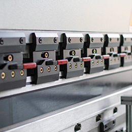 Metal Plate Press Brake Machine / CNC Hydraulic Press Brake Machine Metallilevypuristin jarrukone / CNC-hydraulinen jarrukone