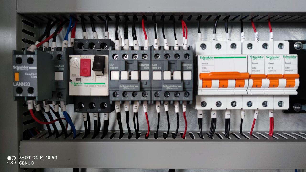 Qc11k Hydraulic Shear Machine And Guillotine Shearing Machine For Sheet Metal Cutting Qc11k hydraulinen leikkauskone ja giljotiinileikkauskone levyn leikkaamiseen