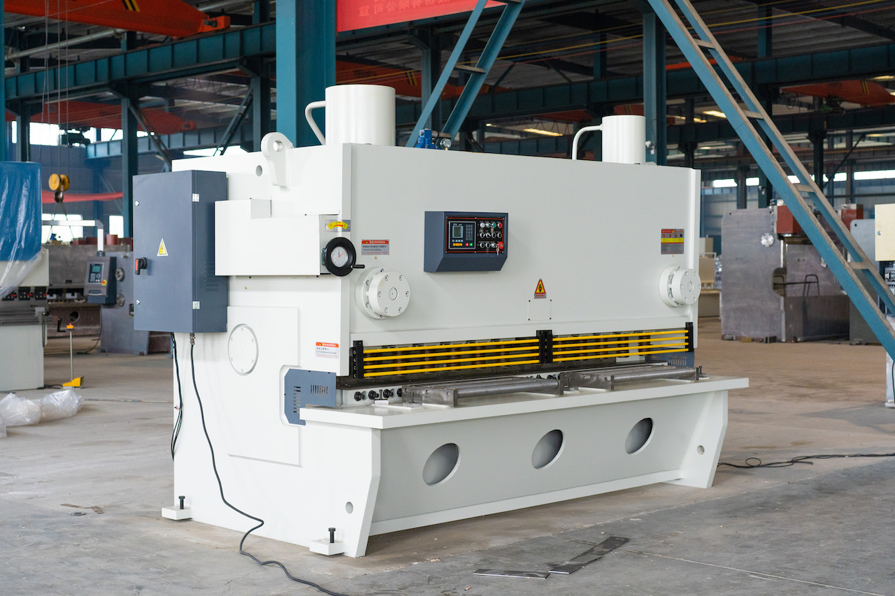 Qc11y 8x3200 Sheet Metal Shearing Machine Steel Plate Hydraulic Shearing Machine Qc11y 8x3200 metallilevyn leikkauskone teräslevyn hydraulinen leikkauskone