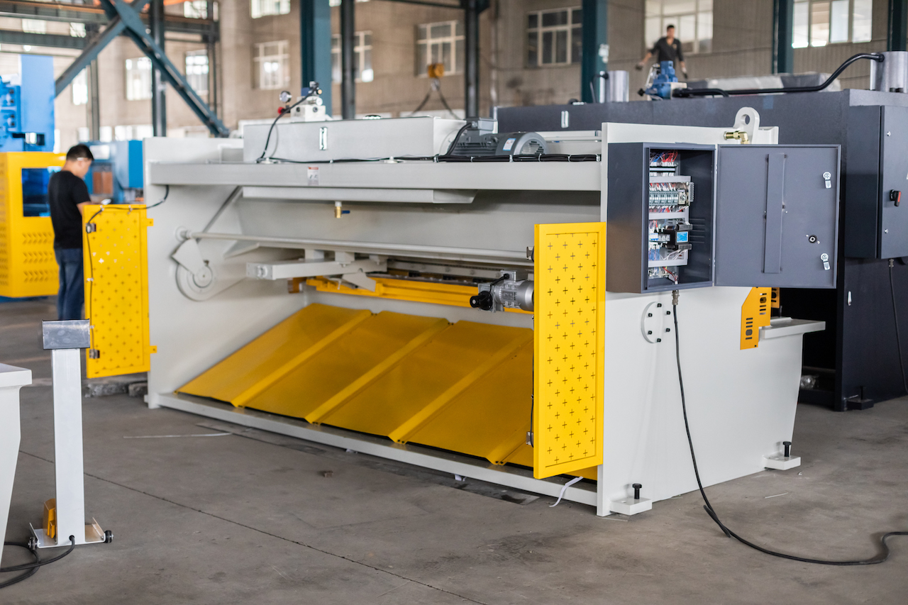 Qc11y 8x3200 metallilevyn leikkauskone teräslevyn hydraulinen leikkauskone