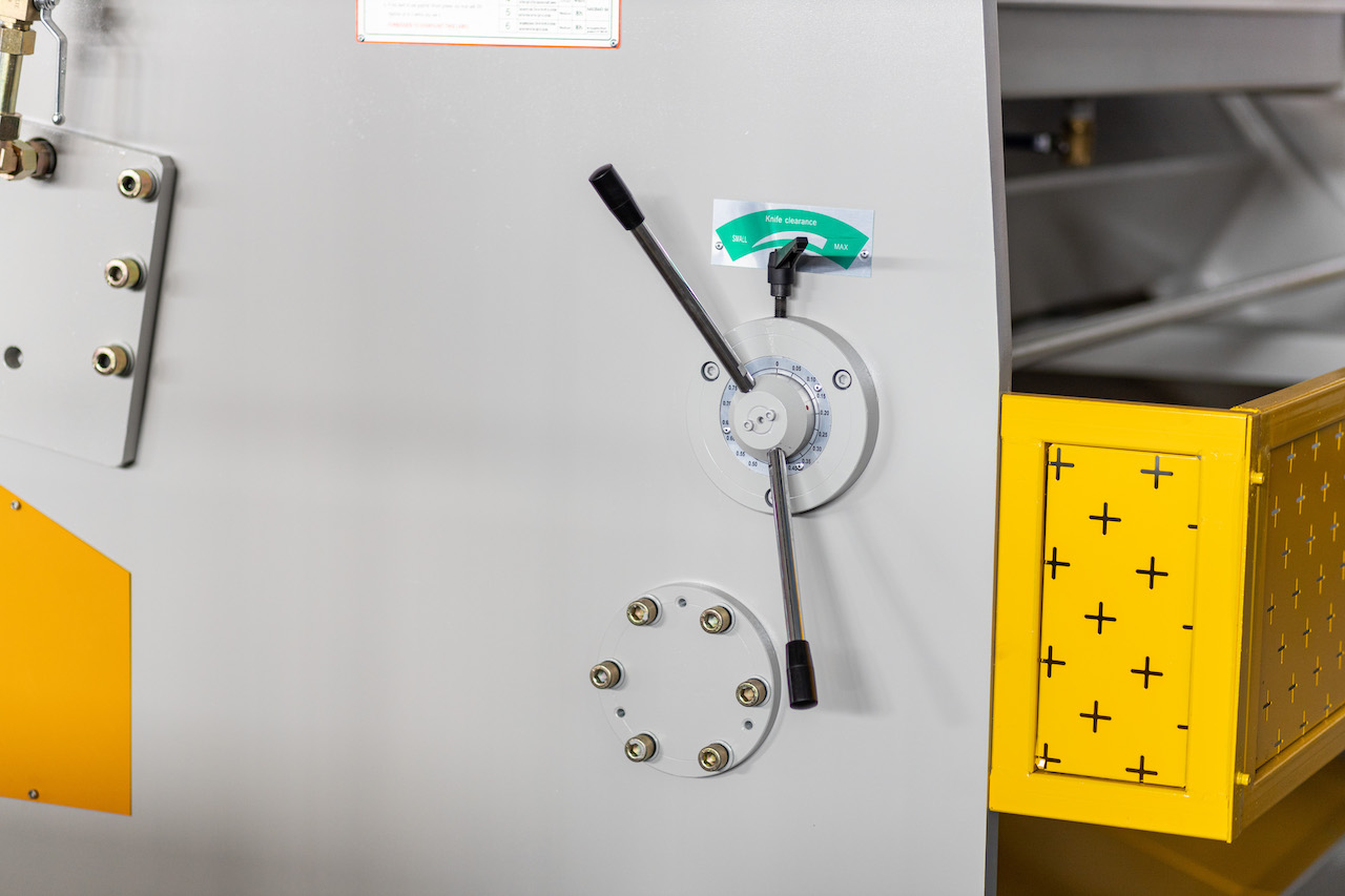 Qc11y 8x3200 metallilevyn leikkauskone teräslevyn hydraulinen leikkauskone