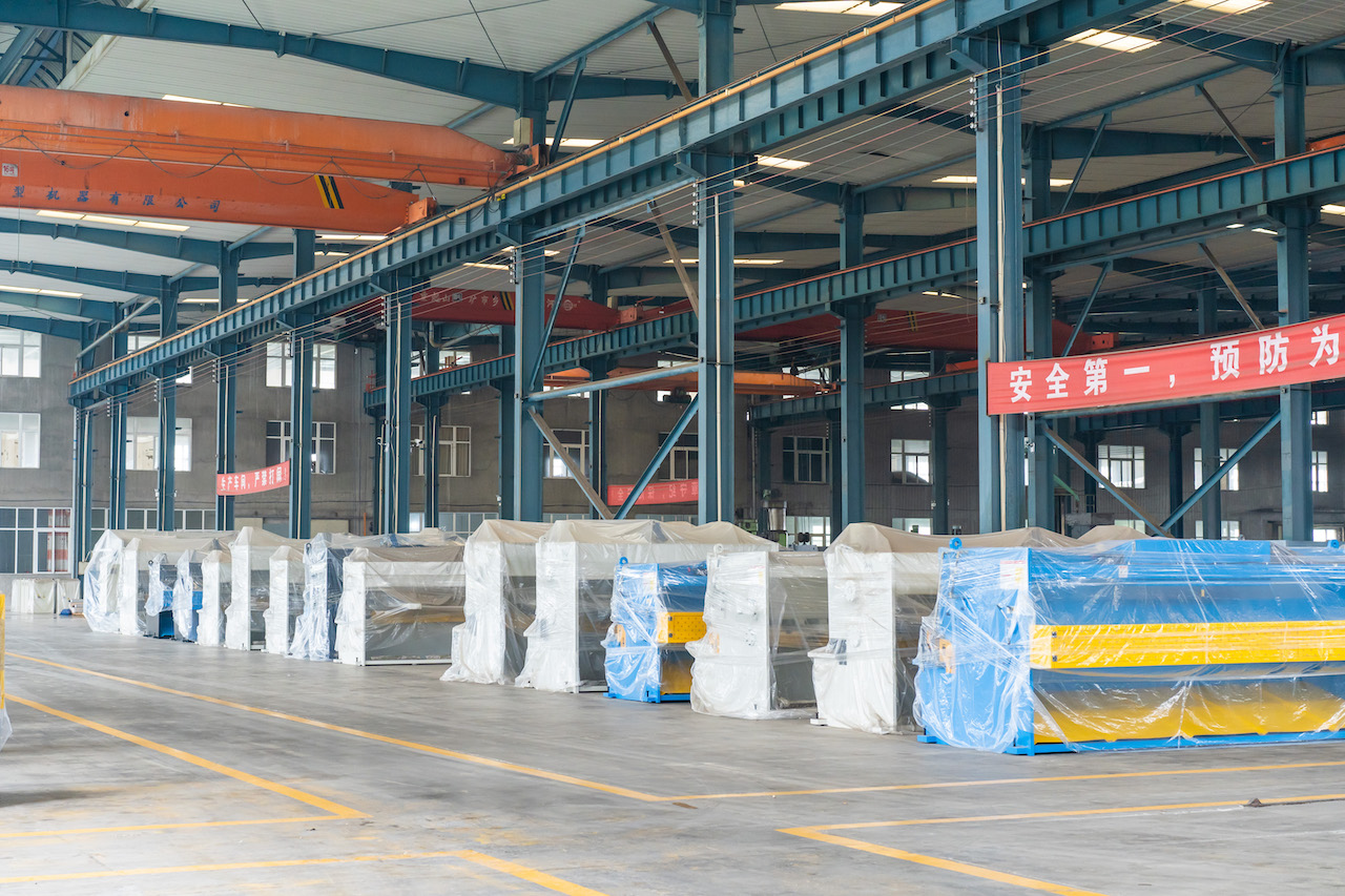 Qc11y 8x3200 Sheet Metal Shearing Machine Steel Plate Hydraulic Shearing Machine Qc11y 8x3200 metallilevyn leikkauskone teräslevyn hydraulinen leikkauskone