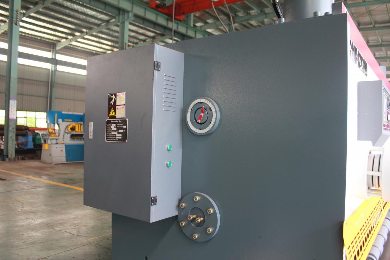 Qc11y Metal Plate Hydraulic Guillotine Shearing Machine For Sale Qc11y metallilevy hydraulinen giljotiinileikkauskone myytävänä