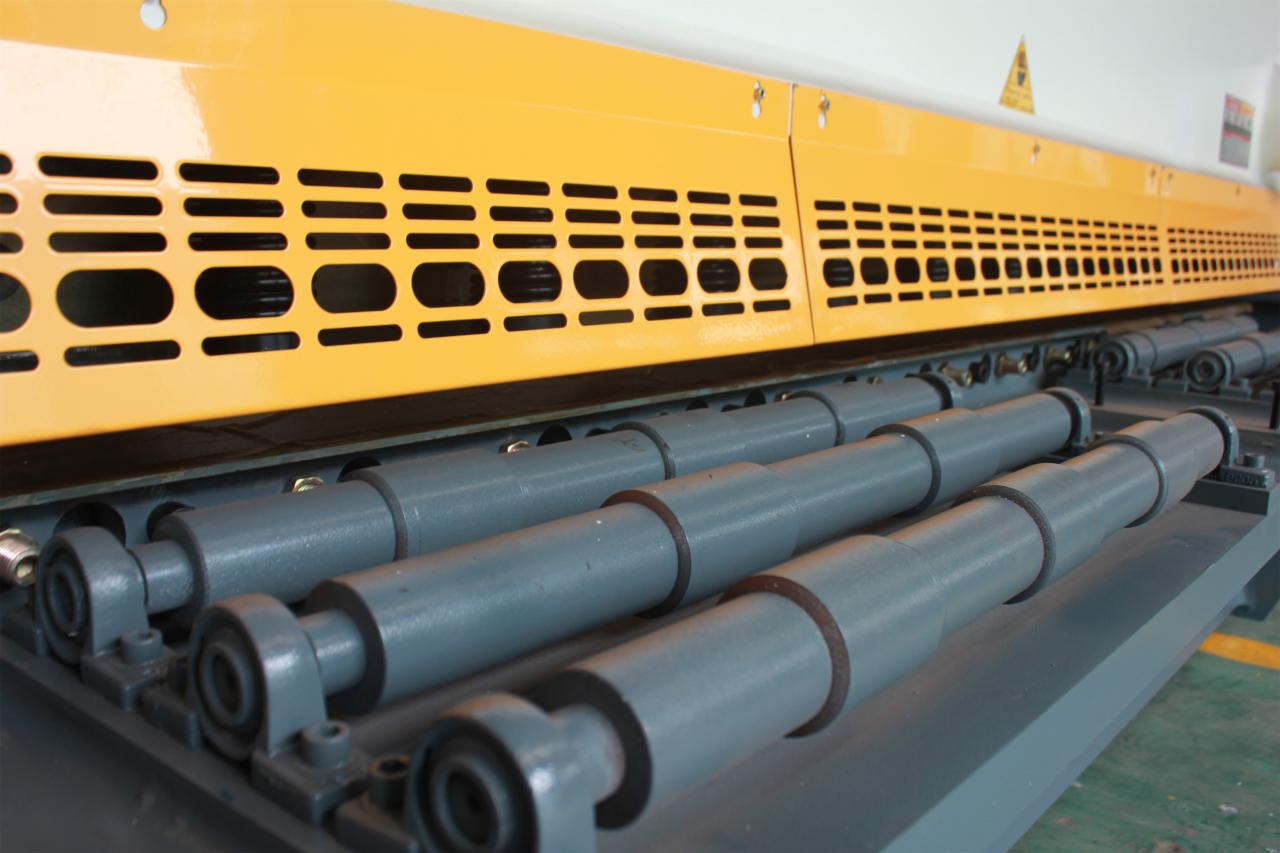 Qc11y Metal Plate Hydraulic Guillotine Shearing Machine For Sale Qc11y metallilevy hydraulinen giljotiinileikkauskone myytävänä