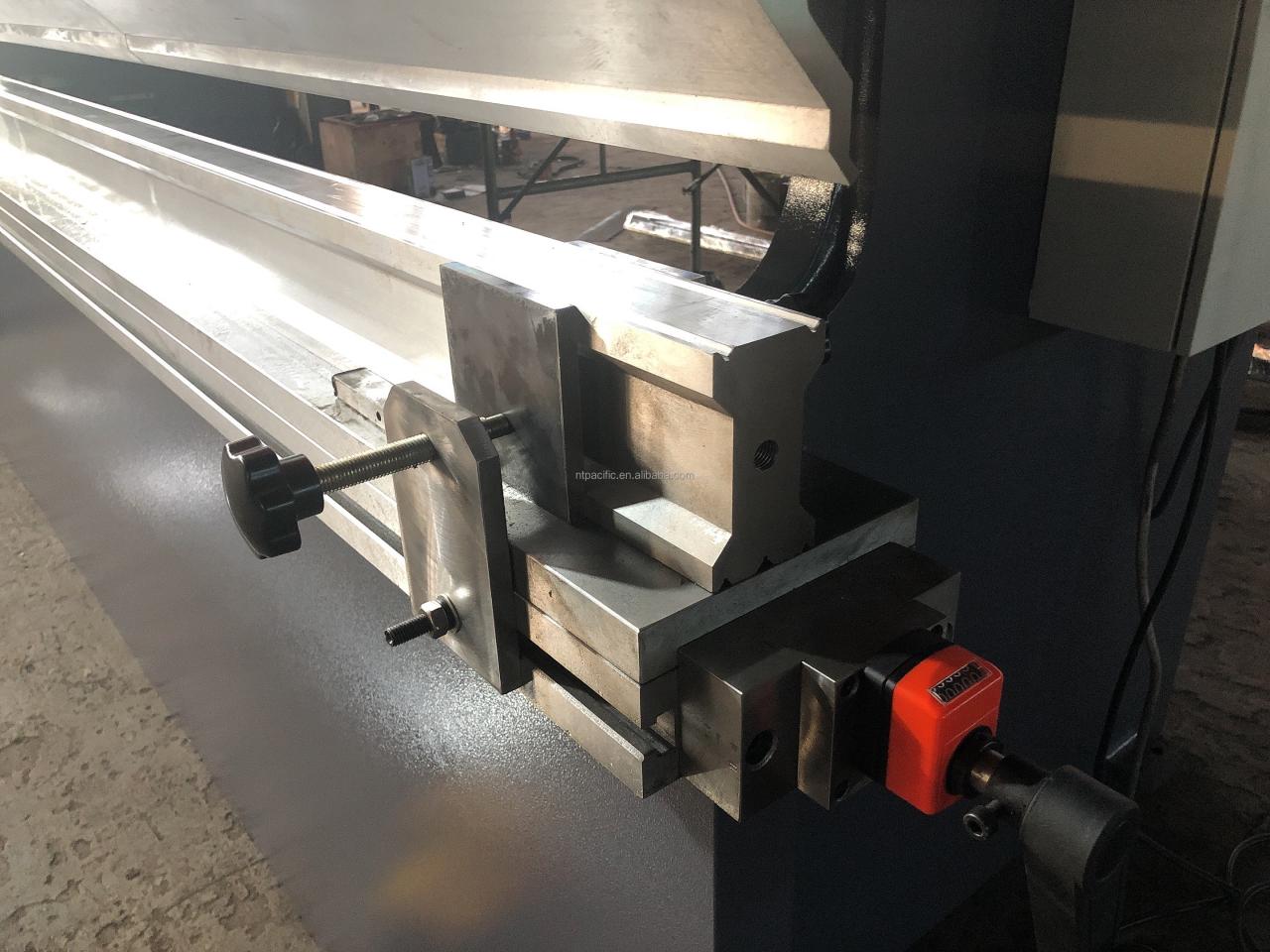 Wc67k Cnc Aluminum Iron Plate Hydraulic Press Brake Cnc Metal Sheet Bending Machine Wc67k Cnc alumiininen rautalevy hydraulinen puristinjarru Cnc metallilevyn taivutuskone