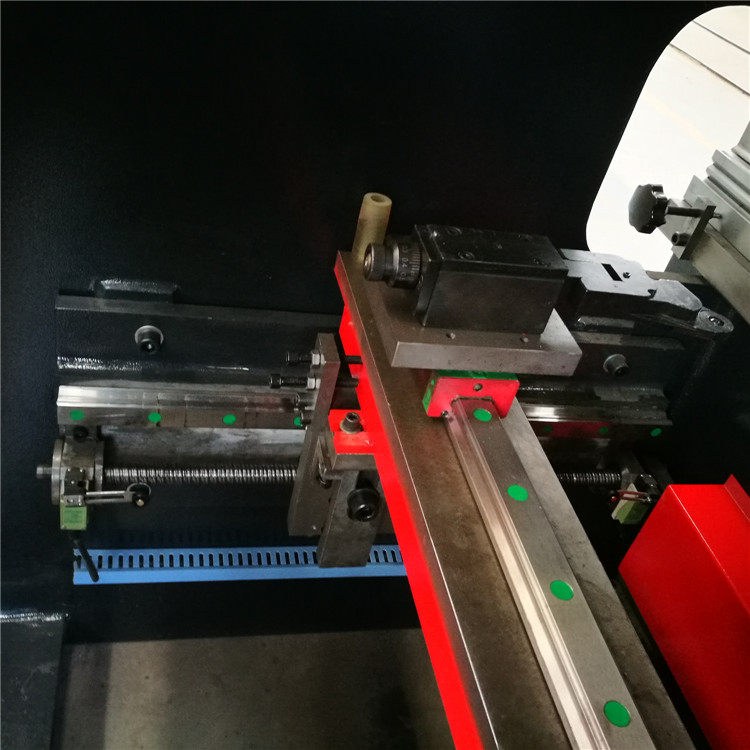 Wc67y-160 4000 Hydraulic Press Brake Cnc Metal Bending Machine For 4000mm Width Steel Wc67y-160 4000 hydraulinen puristinjarru Cnc metallin taivutuskone 4000 mm leveälle teräkselle