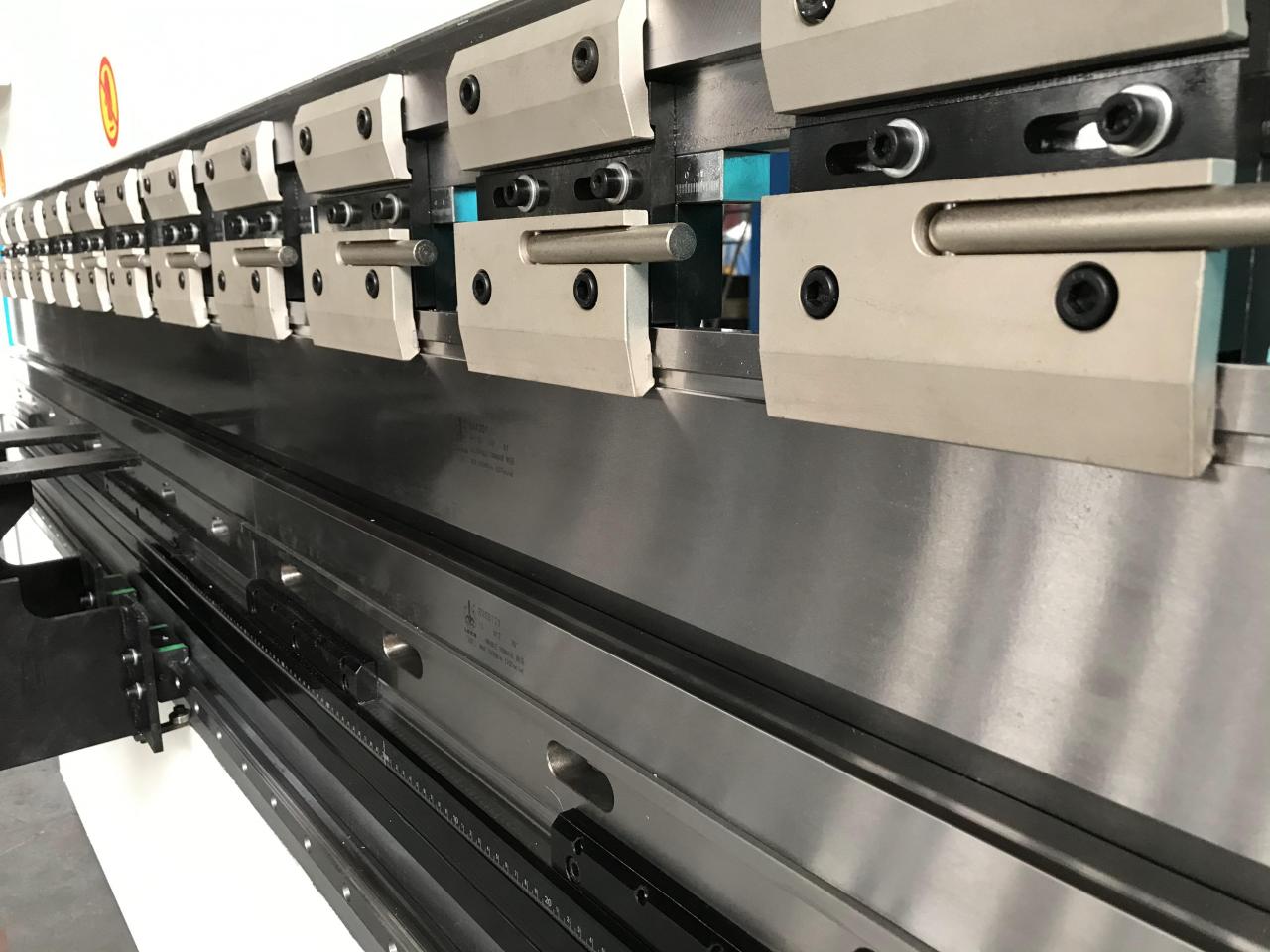 Wc67y-65/2500 Oem Hydraulinen puristinjarrukone Terästaivutuskone